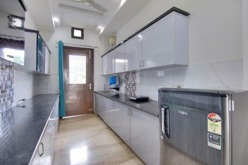 Hostal Oyo Home 29847 Luxurious Rooms Sushant Lok
