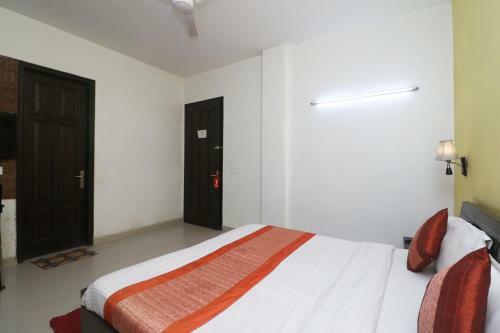 Hotel Oyo 18645 Kartik Inns