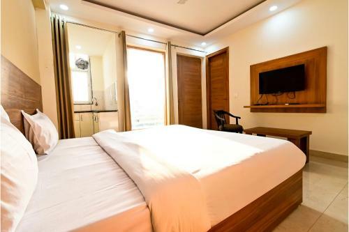 Fabhotel Holy House