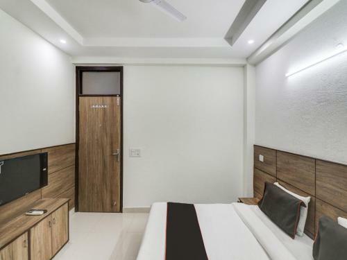 Collection O 82772 Hotel Ay Villa