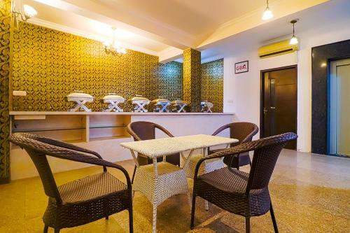 Fabhotel Blue Moon Residency