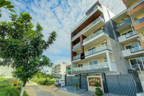Hotel Collection O 82882 Reebah Suites