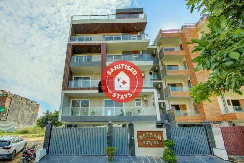 Hotel Collection O 82882 Reebah Suites