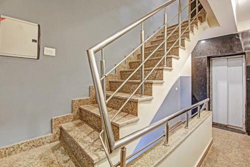 Oyo 81095 Apurwa Hotels