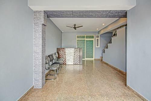 Oyo 81095 Apurwa Hotels