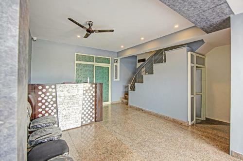 Oyo 81095 Apurwa Hotels