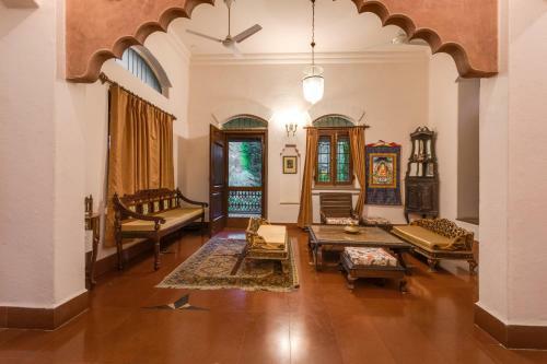 Villa Hostie Chinar Haveli - Heritage Home With Pool, Gurgaon