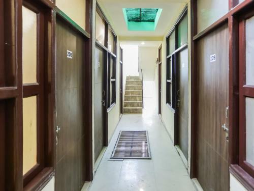 Hotel Oyo 85147 Royal Residency