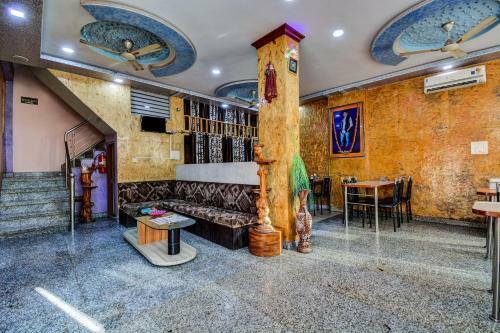 Oyo 17250 Hotel Ganesham
