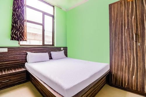 Oyo Flagship 46243 Bmb Hotel
