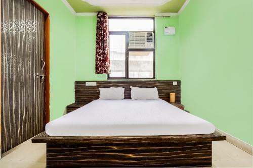Oyo Flagship 46243 Bmb Hotel