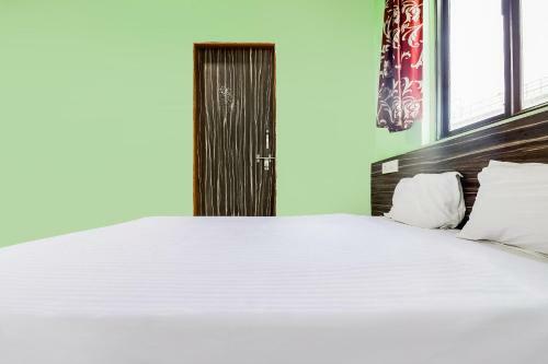Oyo Flagship 46243 Bmb Hotel