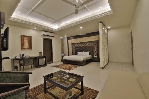 Hotel Grand Safari