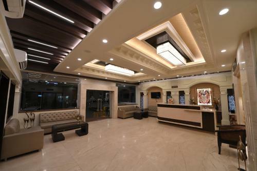 Hotel Grand Safari