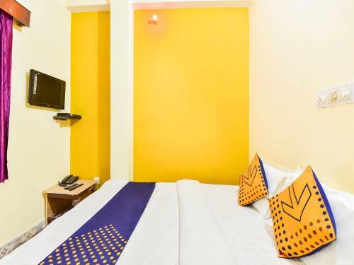Spot On 76494 Hotel Radhe