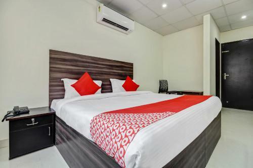 Hotel Oyo 47798 Flora Enclave