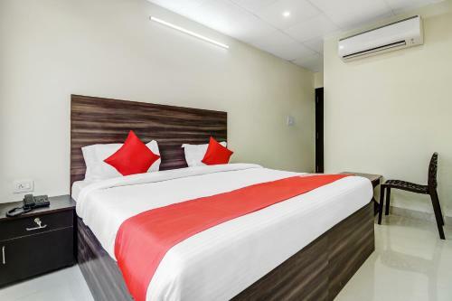 Hotel Oyo 47798 Flora Enclave
