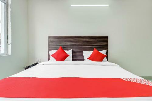Hotel Oyo 47798 Flora Enclave