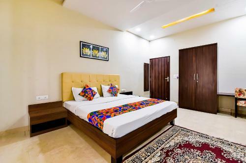 Fabhotel The Castle Homestay