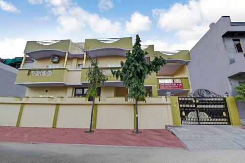 Hotel Oyo 47164 Madhav Palace