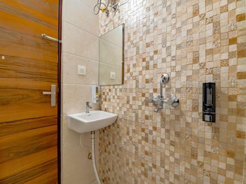 Fabhotel Manchester Grand