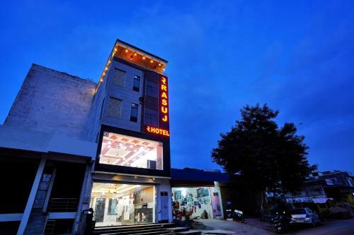 Oyo 81964 Hotel Rasuj