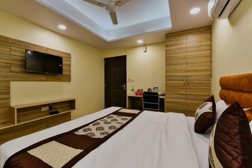 Pinkcity Prime By Gayatri Hotels
