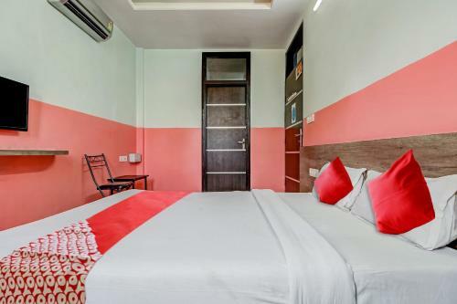 Oyo 41443 Hotel Rajwada Inn