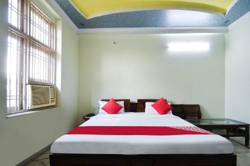 Oyo 33474 Hotel Raj Palace