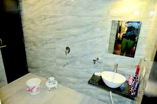 Hostal Suryansh Outhouse