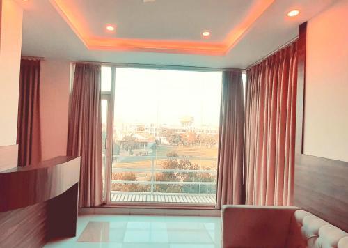 Dmk Palace Hotel