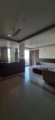 Dmk Palace Hotel