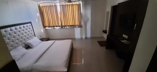 Dmk Palace Hotel