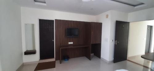 Dmk Palace Hotel