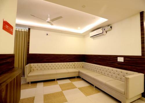 Dmk Palace Hotel