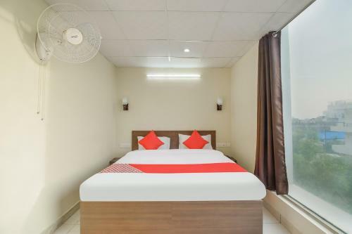 Oyo 48187 Hotel Royal Square