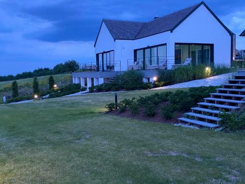 Villa Relax With Swimming Pool And Mountain View