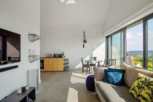 Villa Relax With Swimming Pool And Mountain View