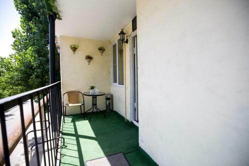 Hostal Pshavi Street Hotel