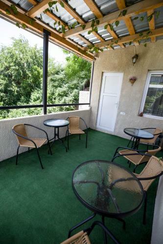 Hostal Pshavi Street Hotel