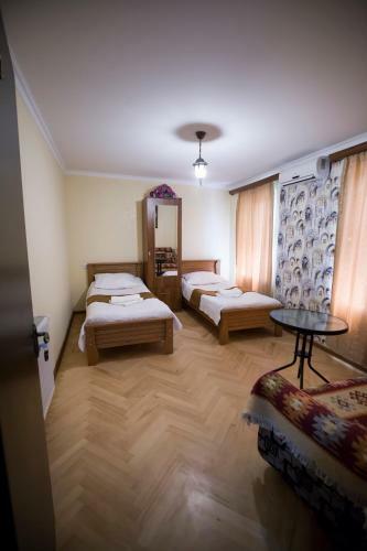 Hostal Pshavi Street Hotel