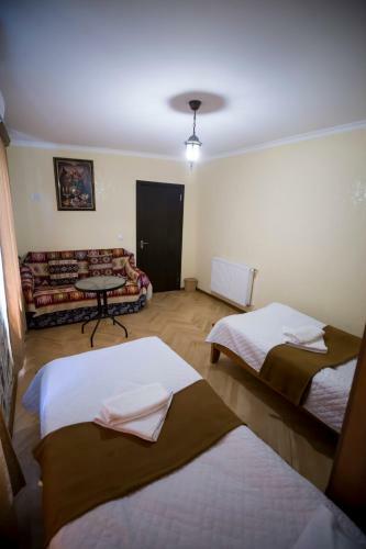 Hostal Pshavi Street Hotel
