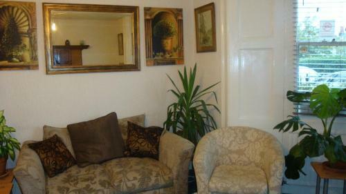 Posada Spencer Court