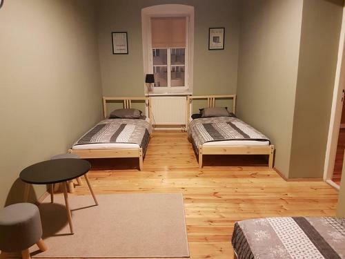 42-200 Hostel