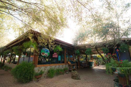 Bed & Breakfast Alpstar Camping & Restaurant