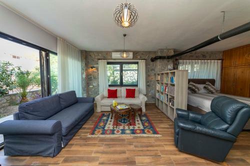Eclectic Studio Apartment Near Sea In Bodrum