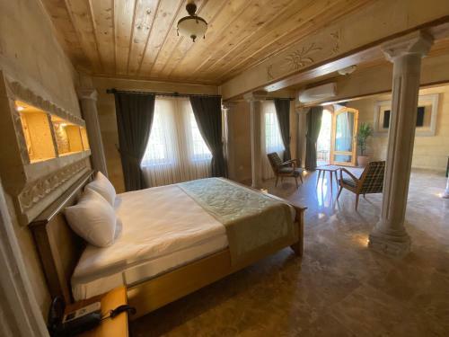 Hotel Luxury Cratus Stone Palace