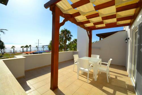Sea And You Beachfront Apartments