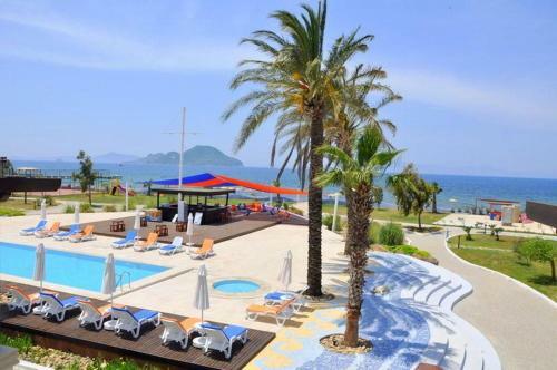 Sea And You Beachfront Apartments