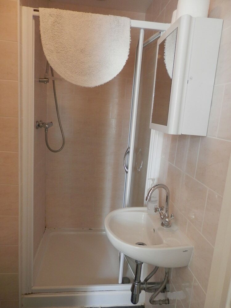 Hostal Shamrock Guest House
